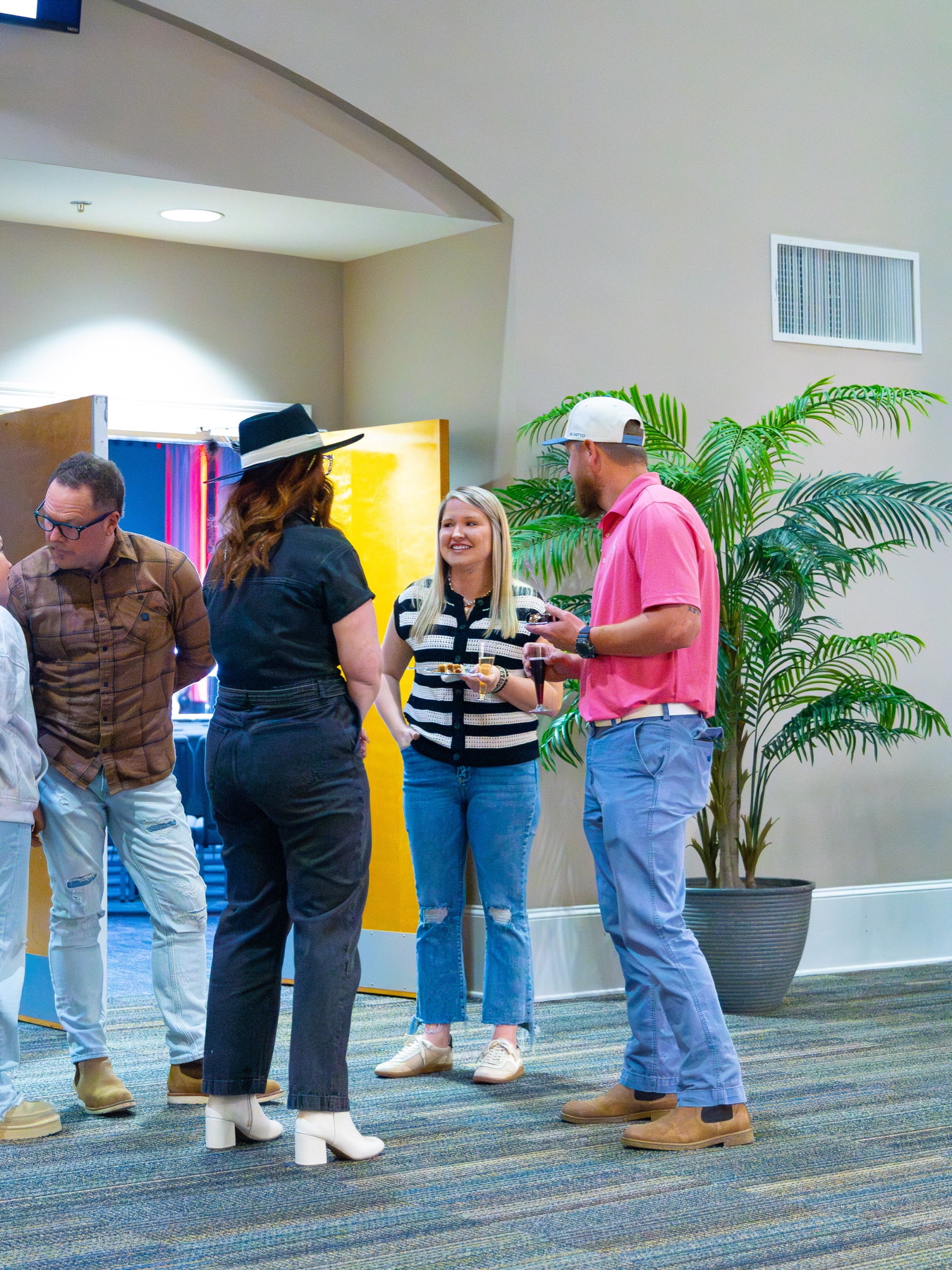 Married couples connecting during a New Hope event
